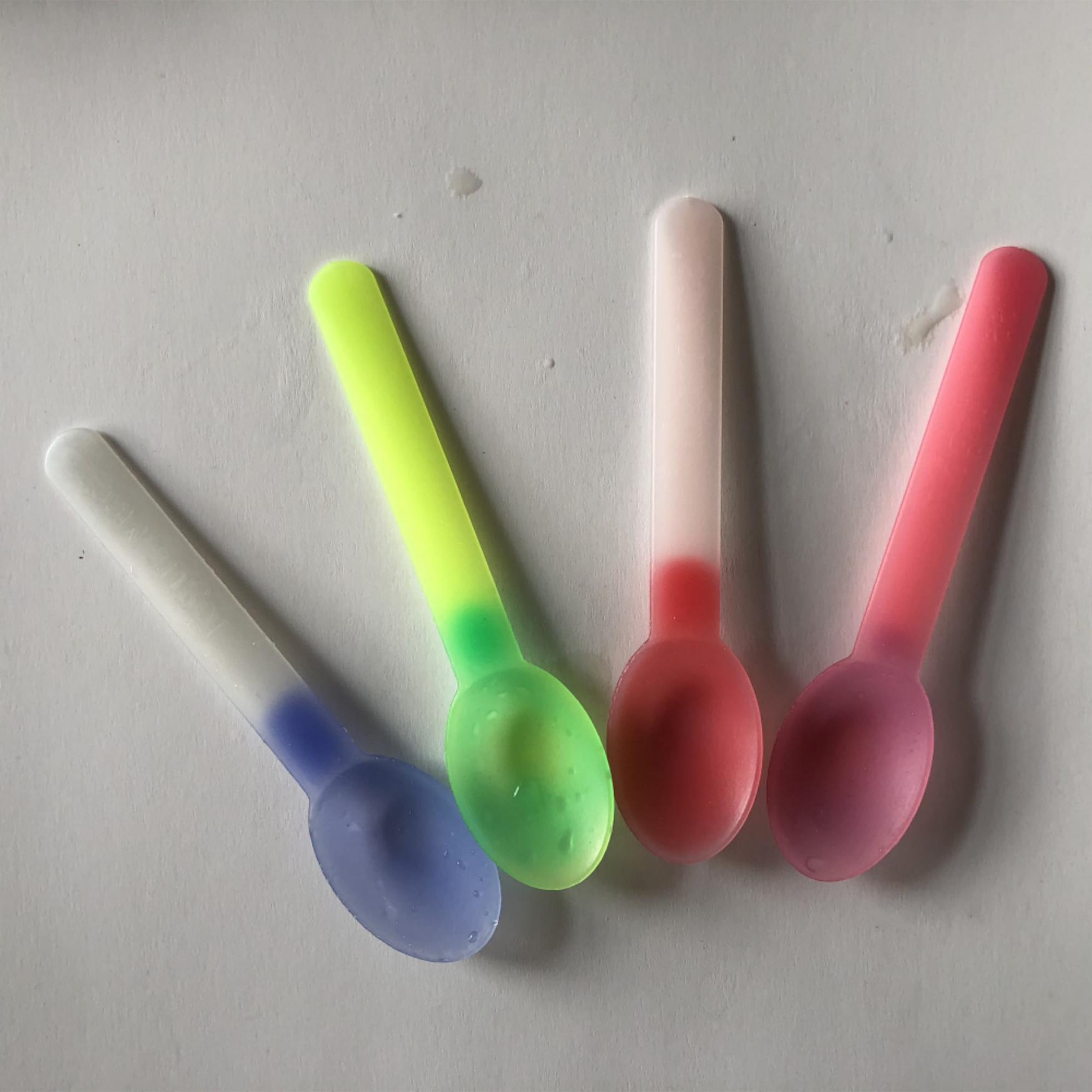 Thermochromic Color Changing Spoon (1)