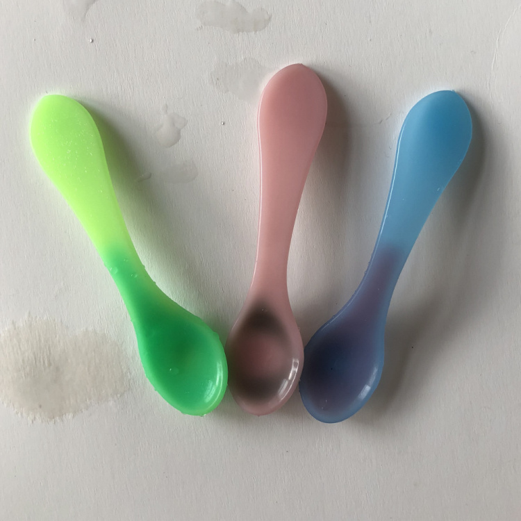 Color-Changing Spoons in Various Colors